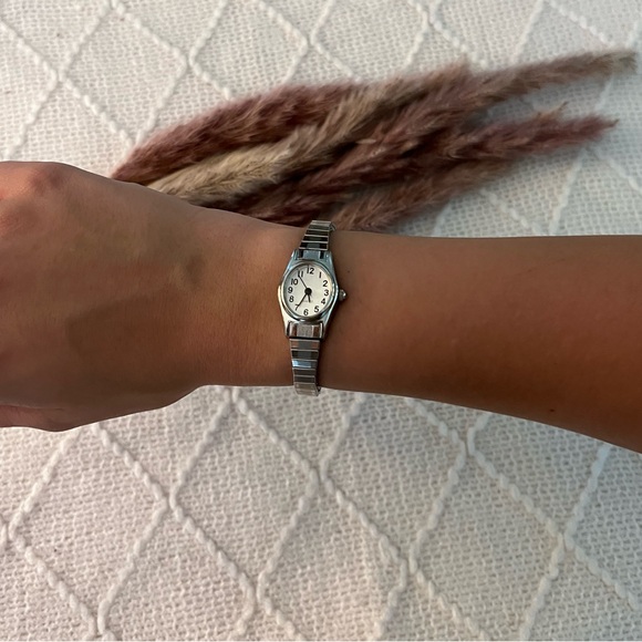 Vintage Silver Quartz Bracelet Watch - Picture 6 of 8